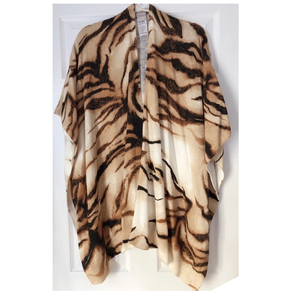 Chico’s Tiger print Ruana wrap - Picture 5 of 12
